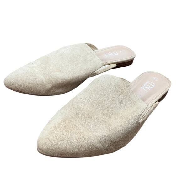 Musshoe Womens Size 9.5 Beige Faux Suede Closed Pointy Toe Mules Flats Shoes - Picture 2 of 7